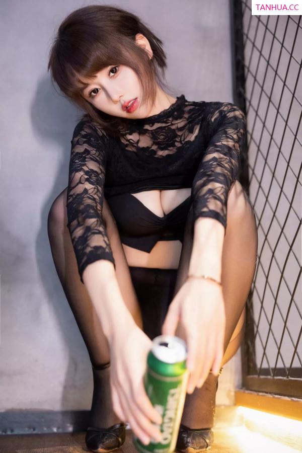   [XiuRen]高清写真图 2023.12.01 No.7751 韩系学妹 黑丝美腿第41张图片